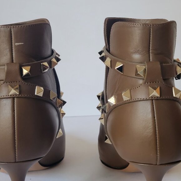 Valentino Garavani Rockstud Strap Heeled Ankle Bootie - Picture 5 of 15